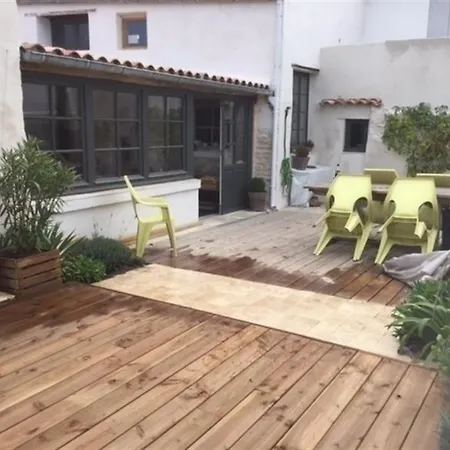 House Ars En Re La Maison Aux Marches